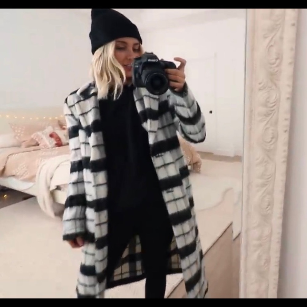 Plaid Shacket Long Black White - Picture 5 of 7